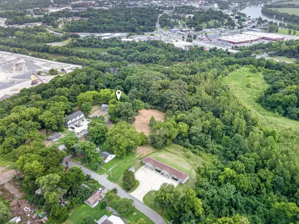 2086 N Ford St, Clarksville, TN 37042