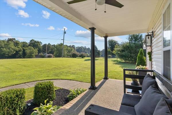 500 Fawn Ct, Burns, TN 37029
