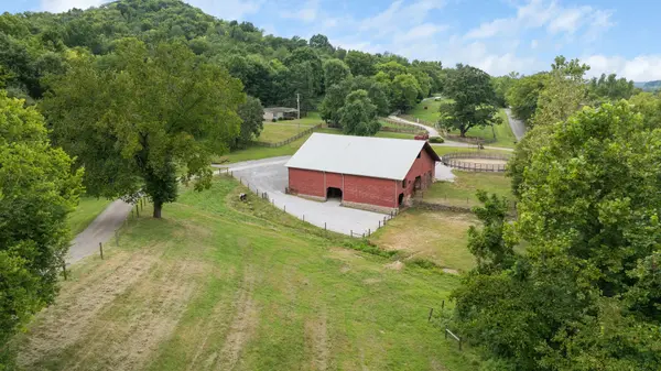 1307 Mooresville Rd, Culleoka, TN 38451