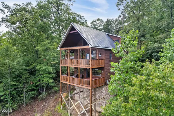 2420 Misty Shadows Drive, Sevierville, TN 37862