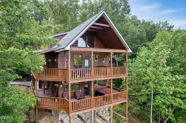 2420 Misty Shadows Drive, Sevierville, TN 37862