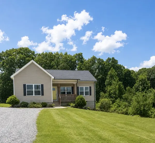 1162 Oak Grove Rd, Dickson, TN 37055