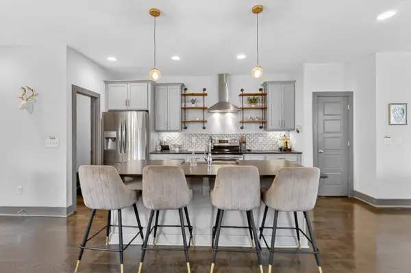 1927 14th Ave #N, Nashville, TN 37208