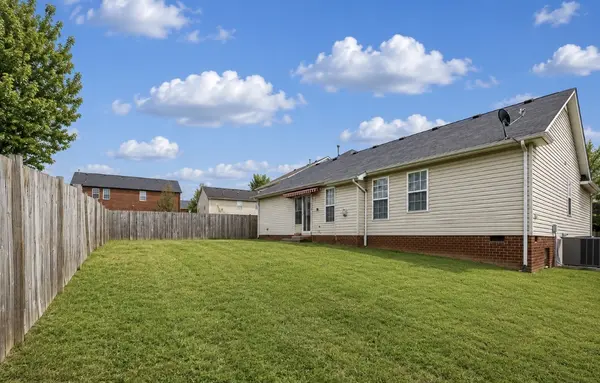 2004 Flocking Dr, Spring Hill, TN 37174