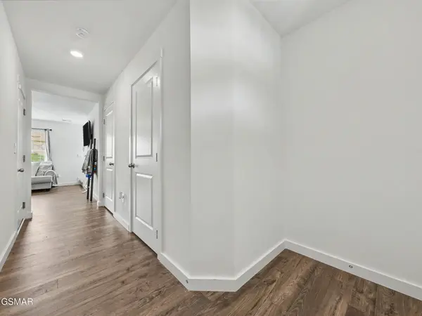 6175 Sycamore Stream Road, Dandridge, TN 37725