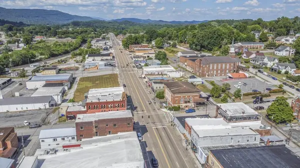 430 N Roane Street, Harriman, TN 37748