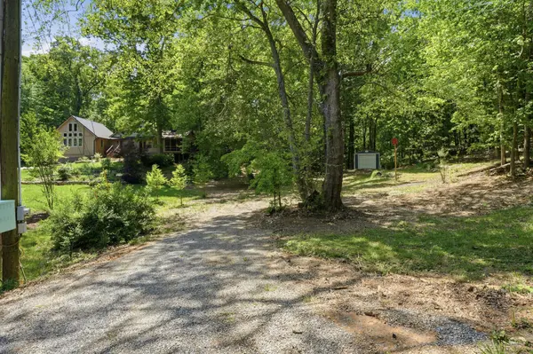 137 Brooksview Road, Lenoir City, TN 37772