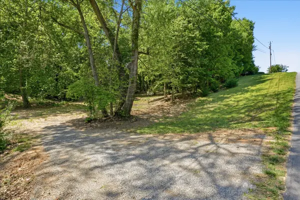 137 Brooksview Road, Lenoir City, TN 37772