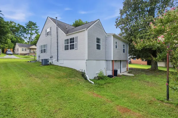 1114 Jones St, Athens, TN 37303