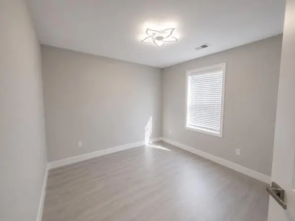 543 Peachers Mill Rd #110, Clarksville, TN 37042