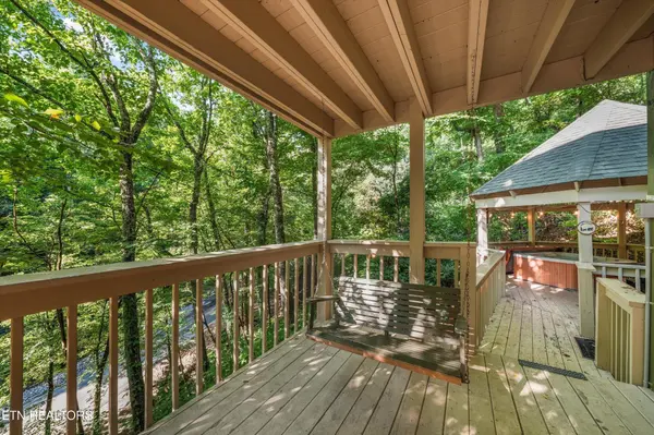 1110 Ski Mtn Rd, Gatlinburg, TN 37738
