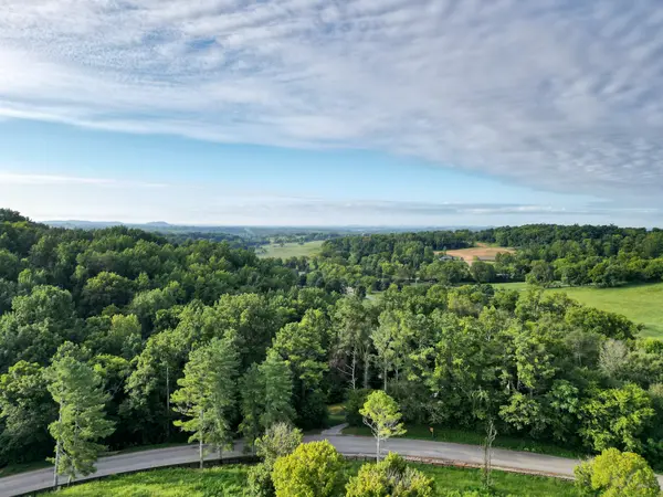 2044 Darks Mill Rd, Columbia, TN 38401