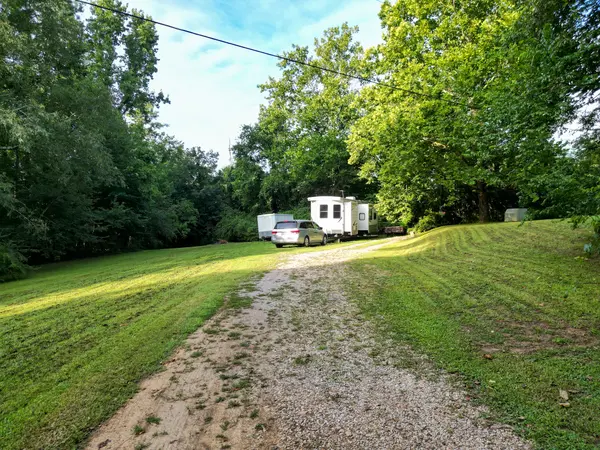 2044 Darks Mill Rd, Columbia, TN 38401