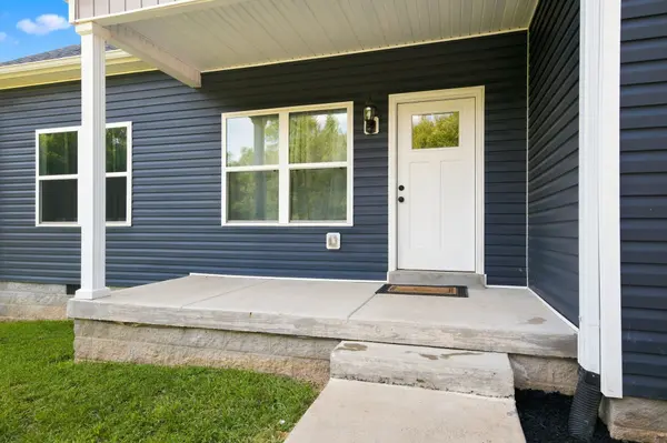 5702 Fox Haven Dr, Nunnelly, TN 37137