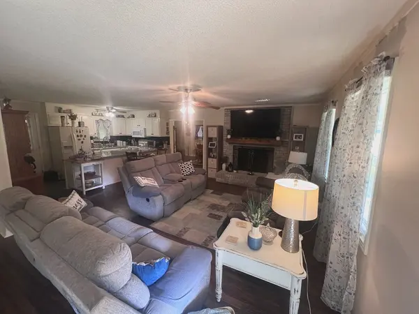 242 Graham Dr, Linden, TN 37096