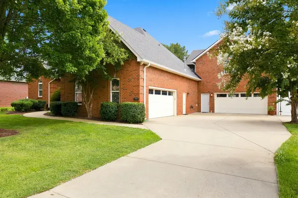 2813 Schoolside St, Murfreesboro, TN 37128