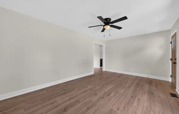 21 Robertson St, Mc Ewen, TN 37101
