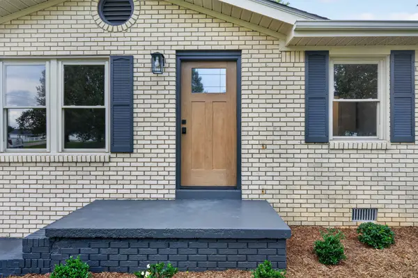 21 Robertson St, Mc Ewen, TN 37101