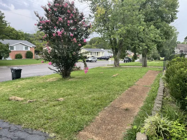 2817 Galesburg Dr, Nashville, TN 37217
