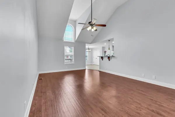 208 Azalea Dr, Oak Grove, KY 42262