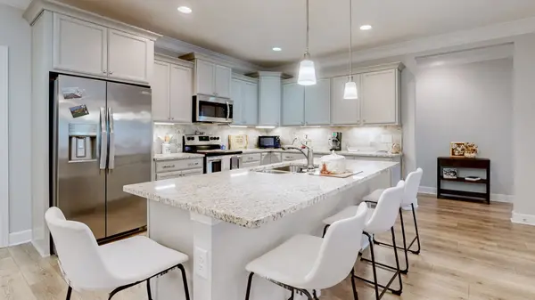 2460 Stonecenter Ln, Murfreesboro, TN 37128