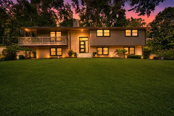 2010 Sunny Side Dr, Brentwood, TN 37027