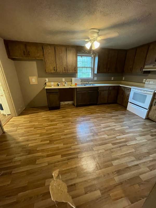 2126 Daughrity Rd, Chapel Hill, TN 37034