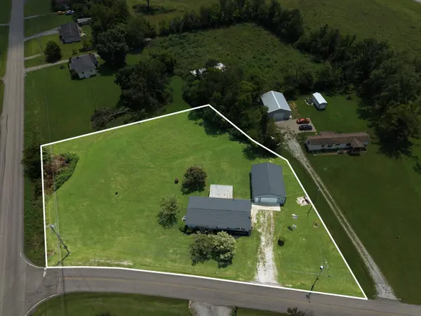 105 E Roberts Rd, Portland, TN 37148