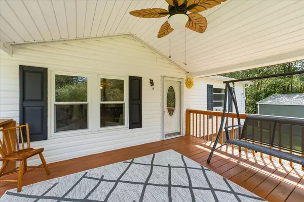 1814 Big Gully Rd, Maryville, TN 37801