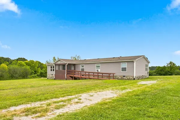 477 Dady Rd, Mc Ewen, TN 37101