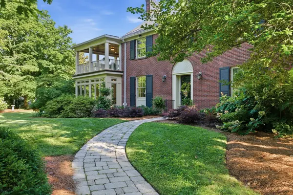 1419 Graybar Ln, Nashville, TN 37215