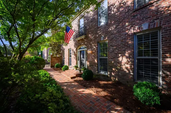 619 Woodleigh Dr, Nashville, TN 37215