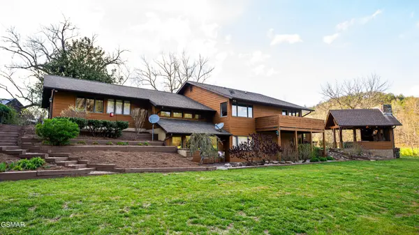 4242 Pearl Valley Road, Sevierville, TN 37876