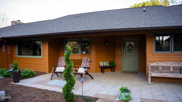4242 Pearl Valley Road, Sevierville, TN 37876