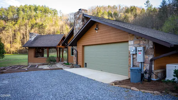 4242 Pearl Valley Road, Sevierville, TN 37876