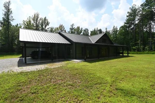 4897 Lick Creek Rd, Linden, TN 37096