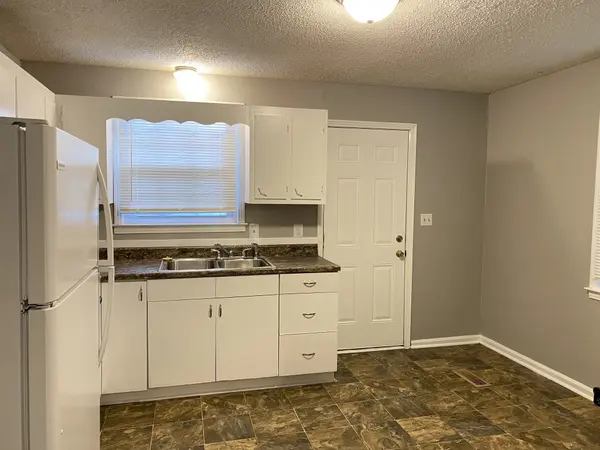 222 N 11th St, Clarksville, TN 37040