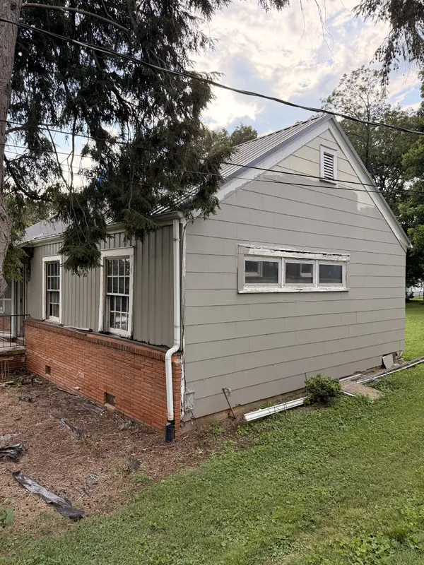 406 2nd Ave #NW, Winchester, TN 37398