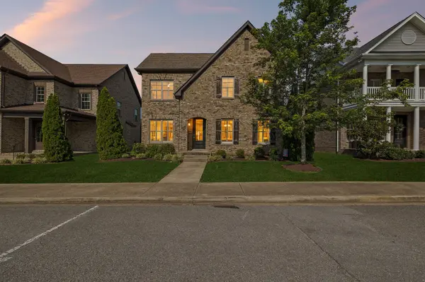 1082 N McMahan Dr, Gallatin, TN 37066