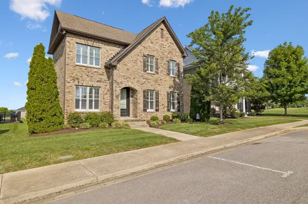 1082 N McMahan Dr, Gallatin, TN 37066