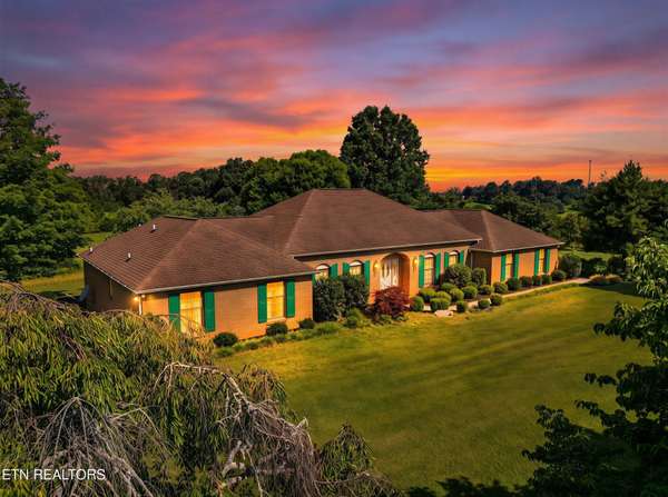377 Thomas Loop Rd, Sevierville, TN 37876