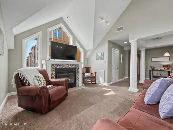 609 River Place Way #UNIT B301, Sevierville, TN 37862