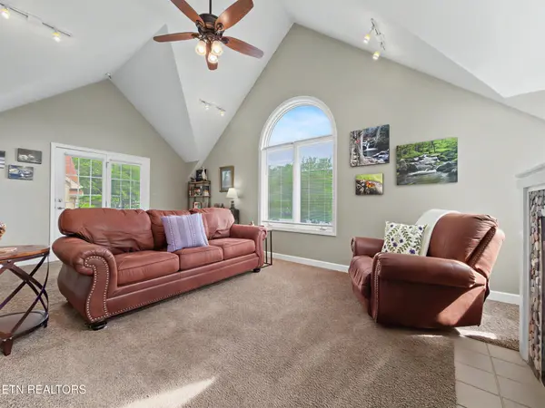 609 River Place Way #UNIT B301, Sevierville, TN 37862
