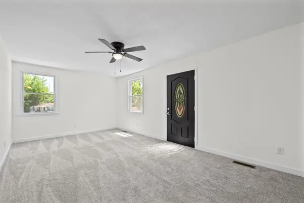 19 Chestnut Dr, Clarksville, TN 37042