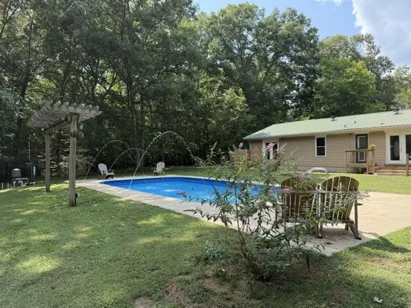 1398 Anthony Mill Rd, Tullahoma, TN 37388
