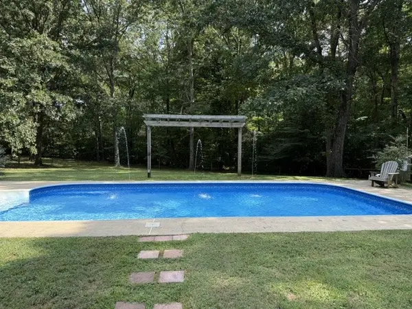 1398 Anthony Mill Rd, Tullahoma, TN 37388