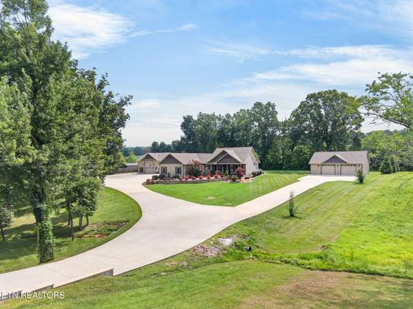 1452 Cook Rd, Crossville, TN 38555
