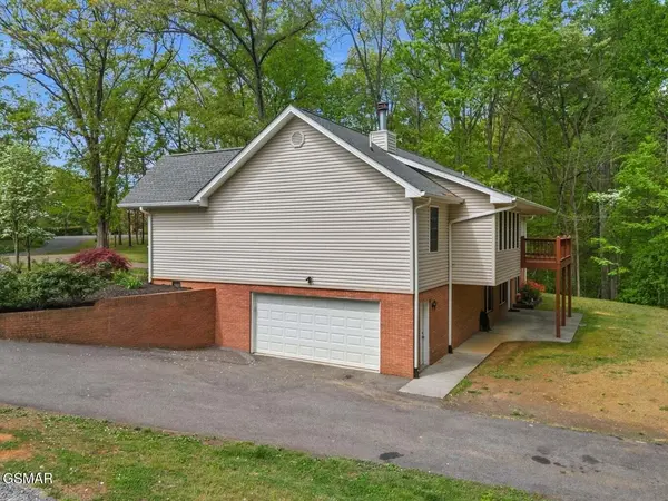 2180 Ranch Road, Dandridge, TN 37725