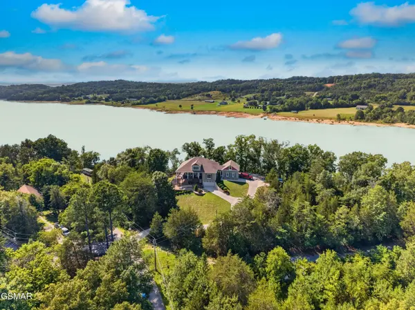 2017 Paradise Hills Road, Dandridge, TN 37725