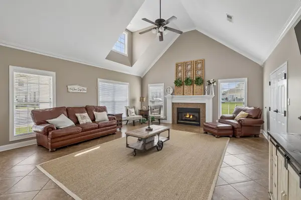 302 Sam Houston Cir, Clarksville, TN 37040